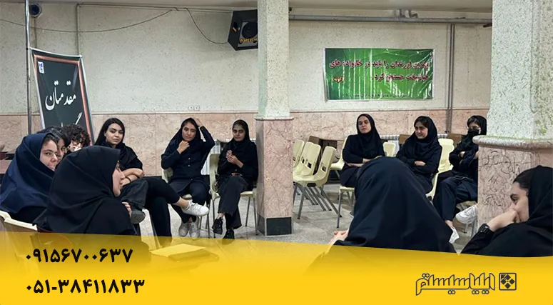 جلسه مشاوره با دانش آموزان دوره تابستانه برای دختران